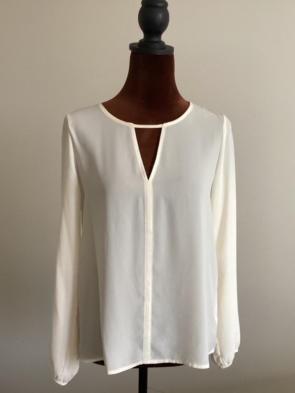 Forever 21 long sleeve cutout detail